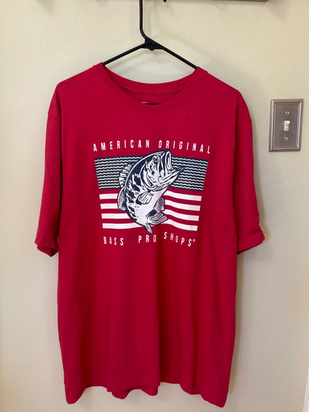 Bass Pro Shops Red Men’s Graphic Tee with Navy White Fish Flag